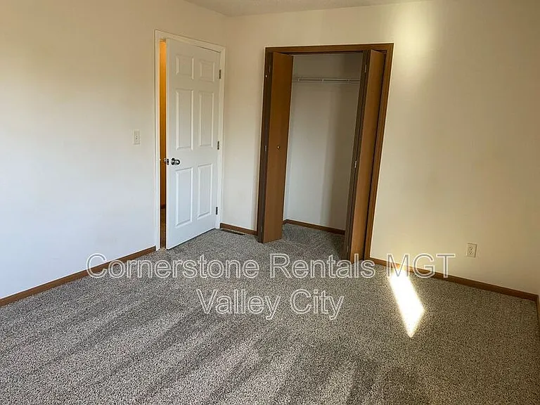 516 10th Ave SE — Photo 13