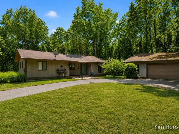 4736 Burton St SE, Kentwood, MI 49546