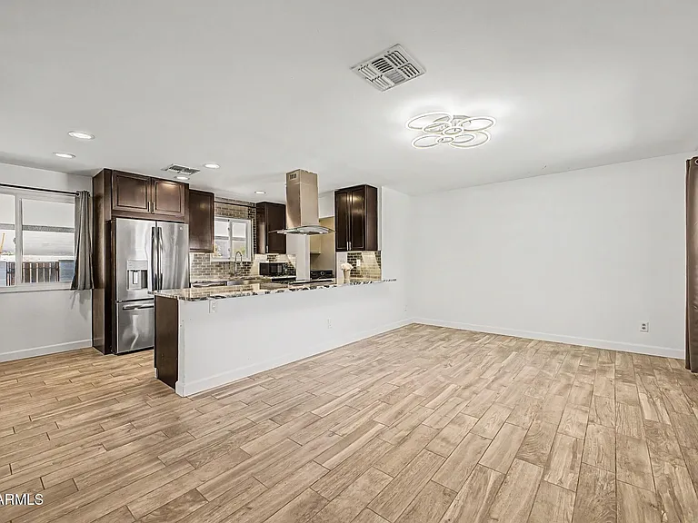 1243 E Riviera Dr — Photo 4