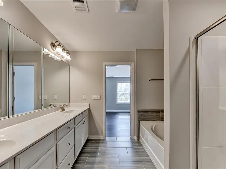 7245 Heritage Oak Ct — Photo 44