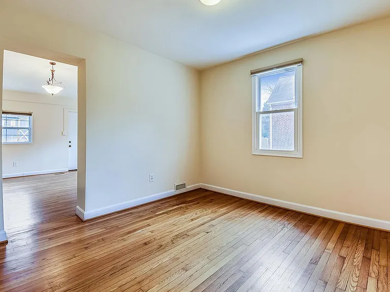 210 E Hamilton Ave — Photo 10