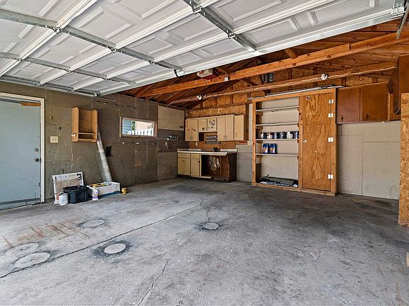 3rd image of 425 W Winnebago St