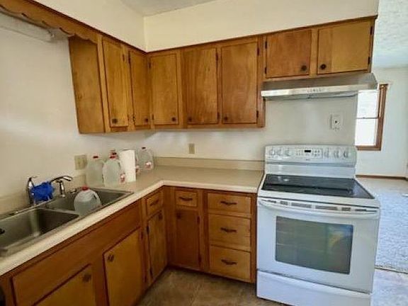 2nd image of 634 Montrose St