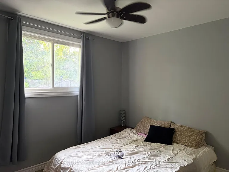 17 Daphne Cres — Photo 7