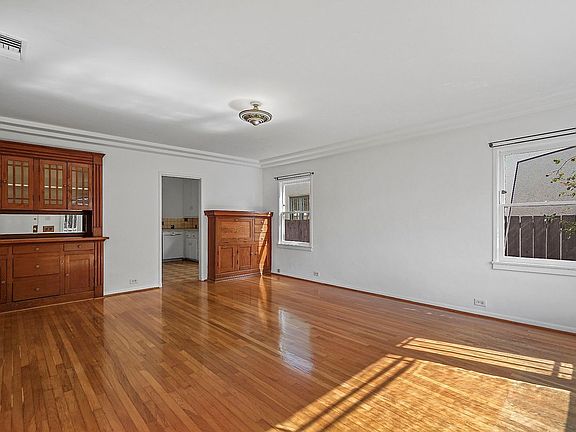 5th image of 2132 Glencoe Ave