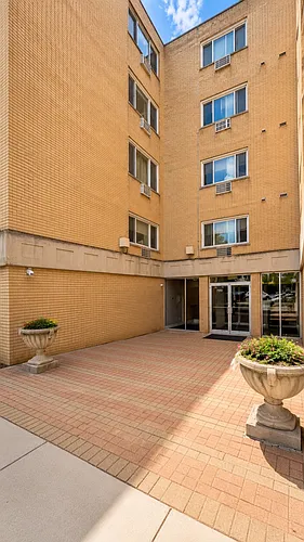 5320 N Damen Ave #201 Photo 1