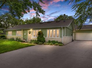 325 Navajo Ln, Hoffman Estates, IL