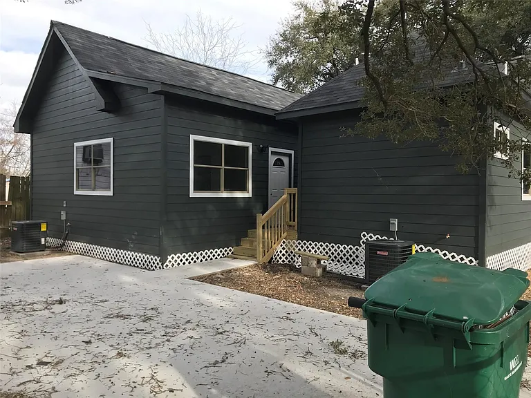 2614 Delano St N — Photo 13
