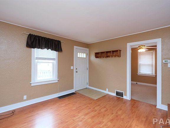 3rd image of 1910 W Albany Ave