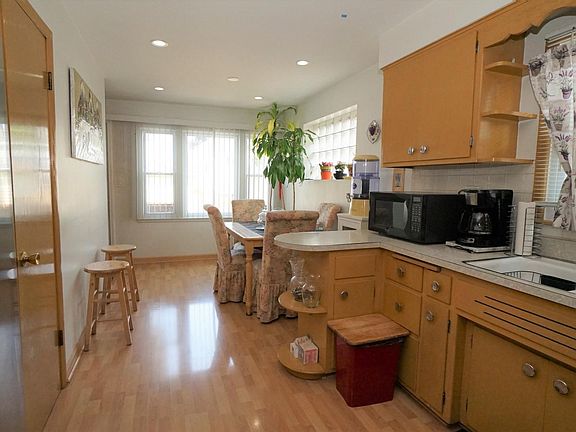 2nd image of 4725 N Octavia Ave