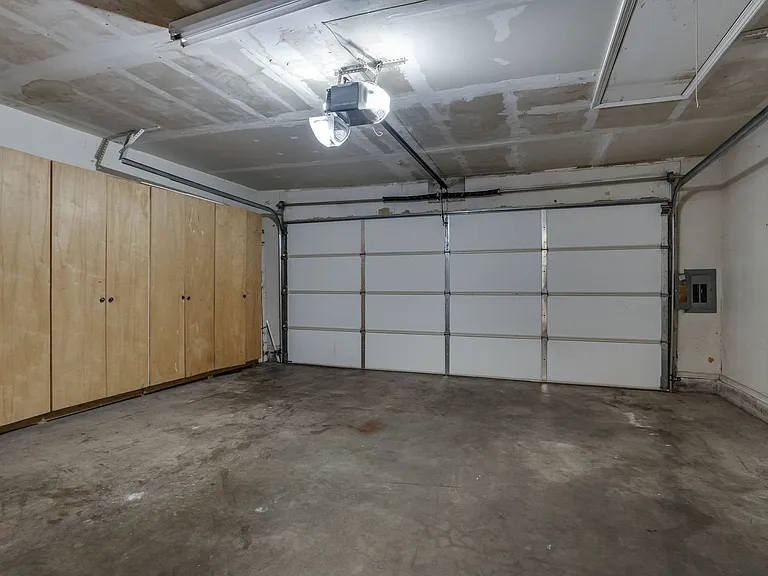 13813 Fairhill Ave — Photo 32