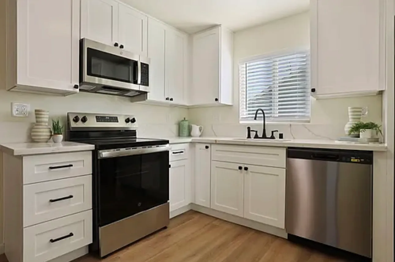 2 bed, 840 sqft, $2,195 — Photo 2