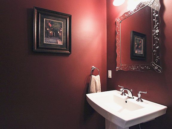 5th image of 387 Essex St #1