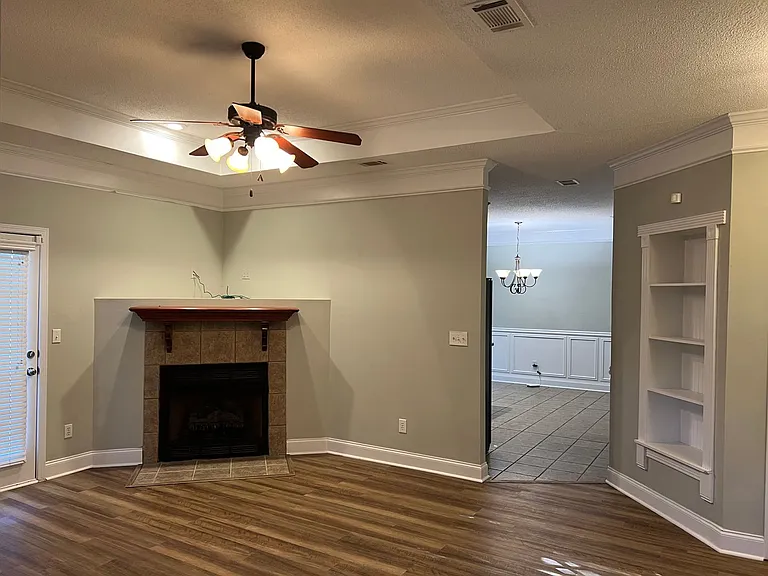 400 Manchester Ln — Photo 7