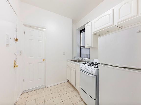 2nd image of 232 W 24th St APT 2W