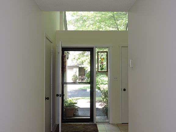 4th image of 362 Heritage Hls Unit A
