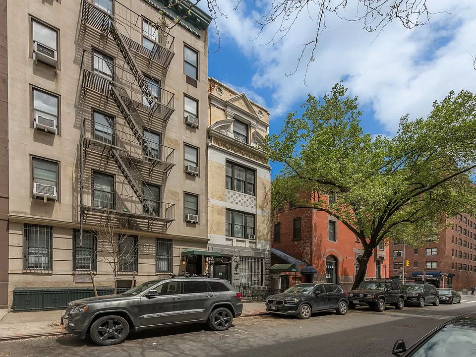 1st image of 121 E 89th St #121