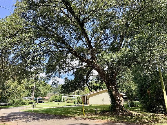 4th image of 110 Huntington Dr