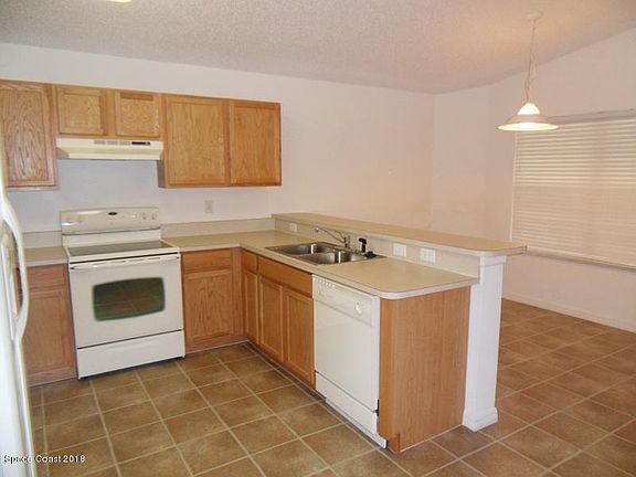 4th image of 4042 Wilkes Dr