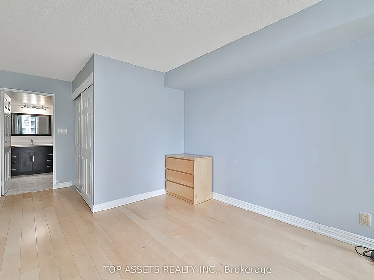 24 Wellesley St W #614 — Photo 23