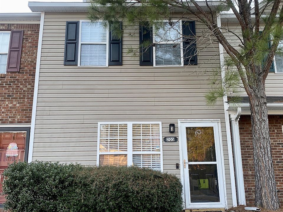 1st image of 205 Pinegrove Ct #1