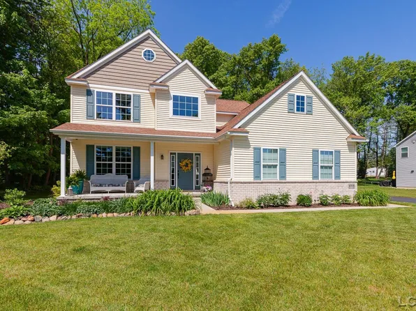 4018 McKenna Dr, Adrian, MI 49221