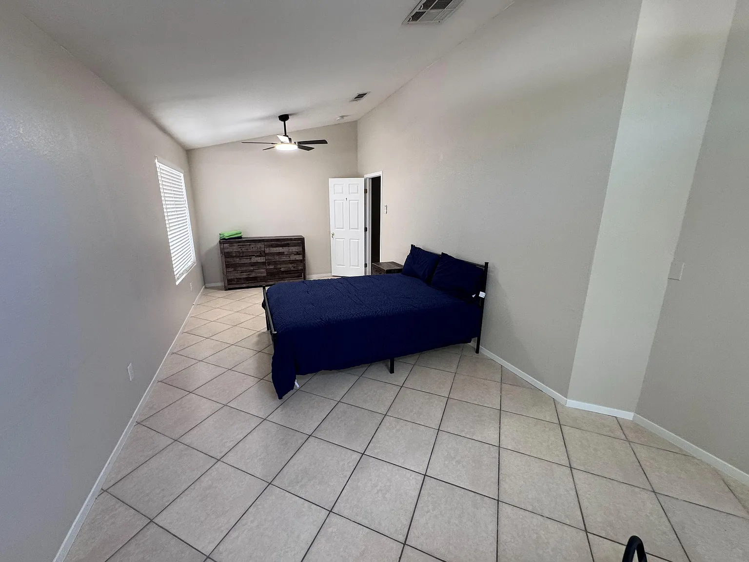 4 bed, 2.0 bath, 1632 sqft, $957 — Photo 1