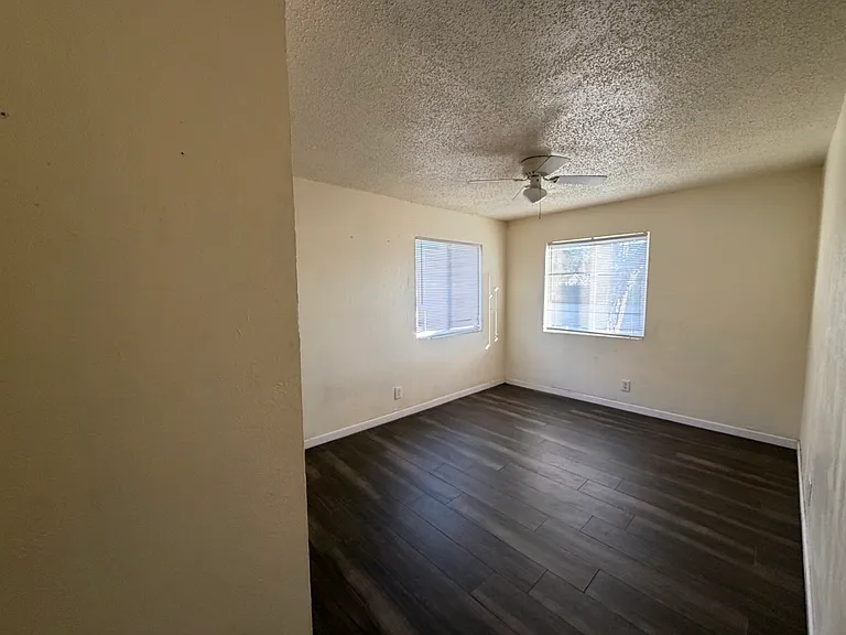 921 W Houston Ave — Photo 11