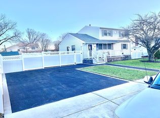 120 11th St, West Babylon, NY 11704
