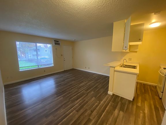 2nd image of 322 W Oak St APT J