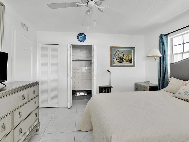 450 French Royale Cir — Photo 30