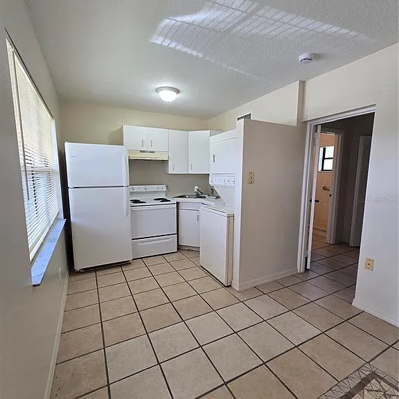 2150 Barbara Dr #2 — Photo 4