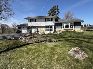 21970 West Mac Gregor DRIVE, New Berlin, WI