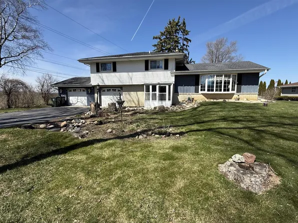 21970 West Mac Gregor DRIVE, New Berlin, WI 53146