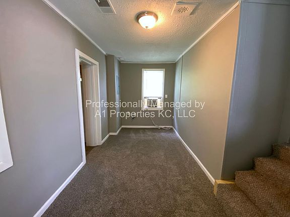 3rd image of 4512 E 60th St