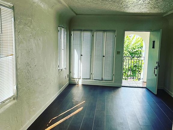 4th image of 232 Euclid Ave