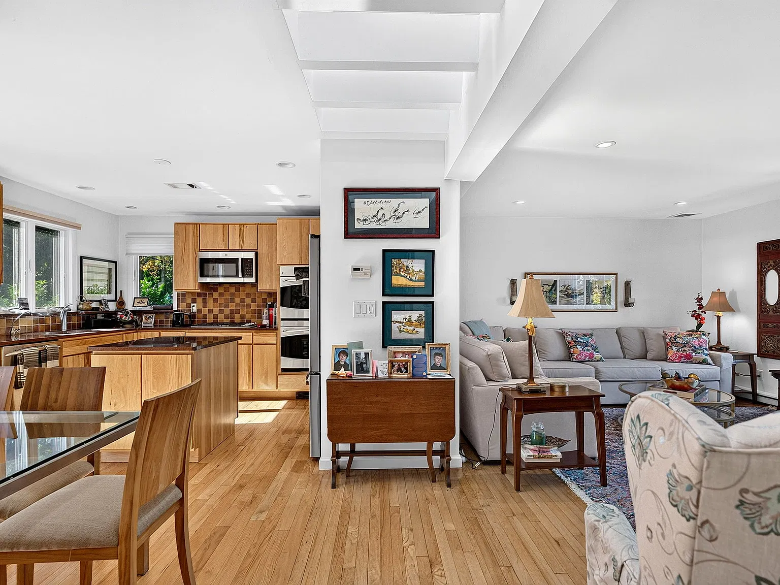 2 bed, 1008 sqft, $6,750 — Photo 3