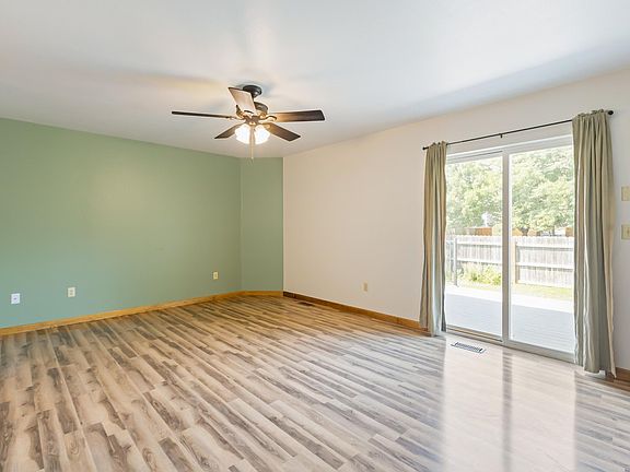 4th image of 742 Lilac Dr