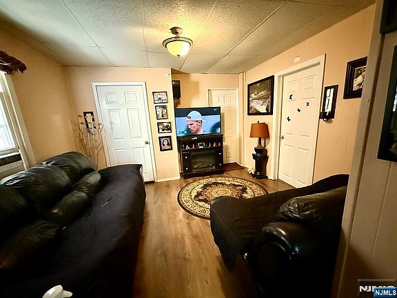 3rd image of 30 Searing Ave