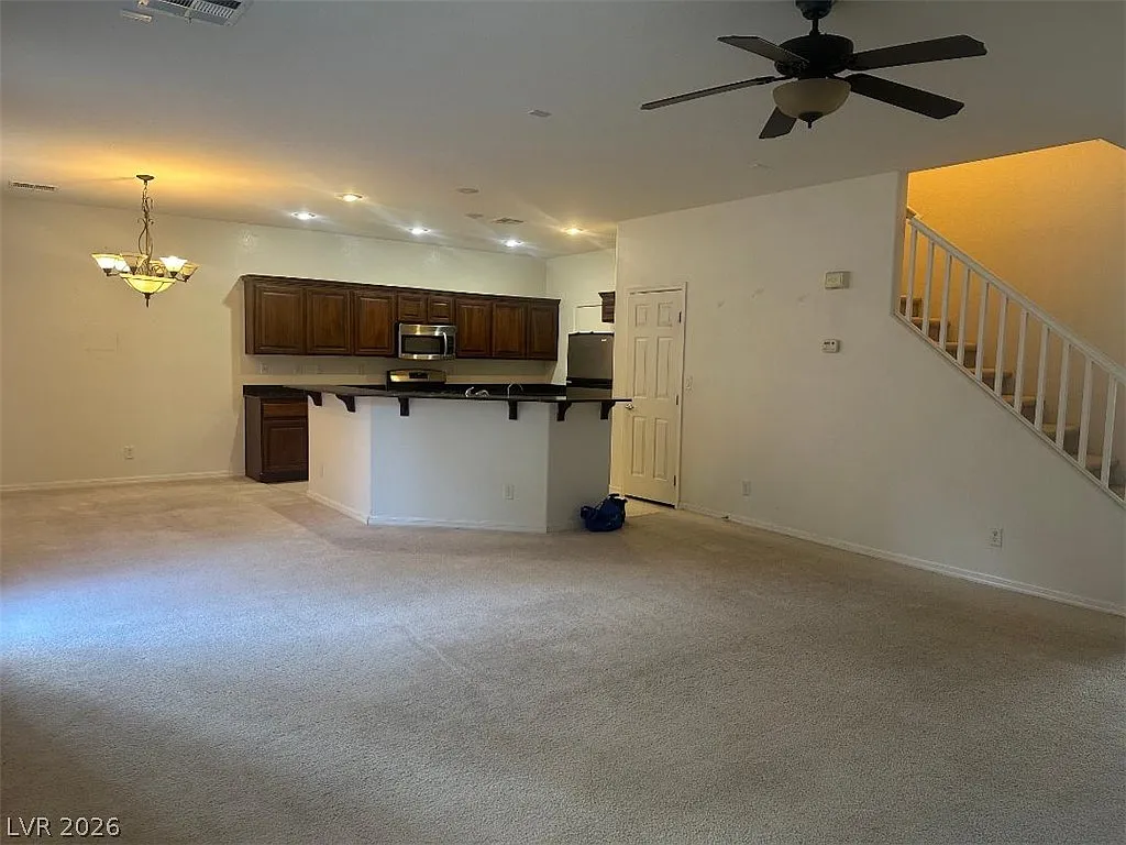 3 bed, 2.5 bath, 2021 sqft, $2,295 — Photo 4