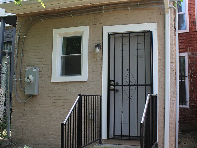 2118 E Hoffman St — Photo 27