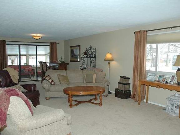 4th image of 8331 Cherrycreek Dr