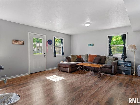 5th image of 207 Brenda Ln