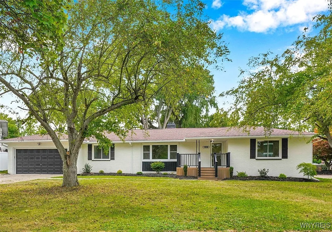 109 Devon Ln photo 1