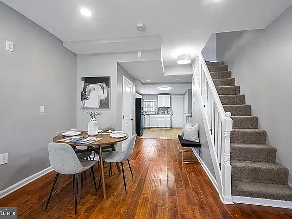 1028 W Cross St — Photo 14