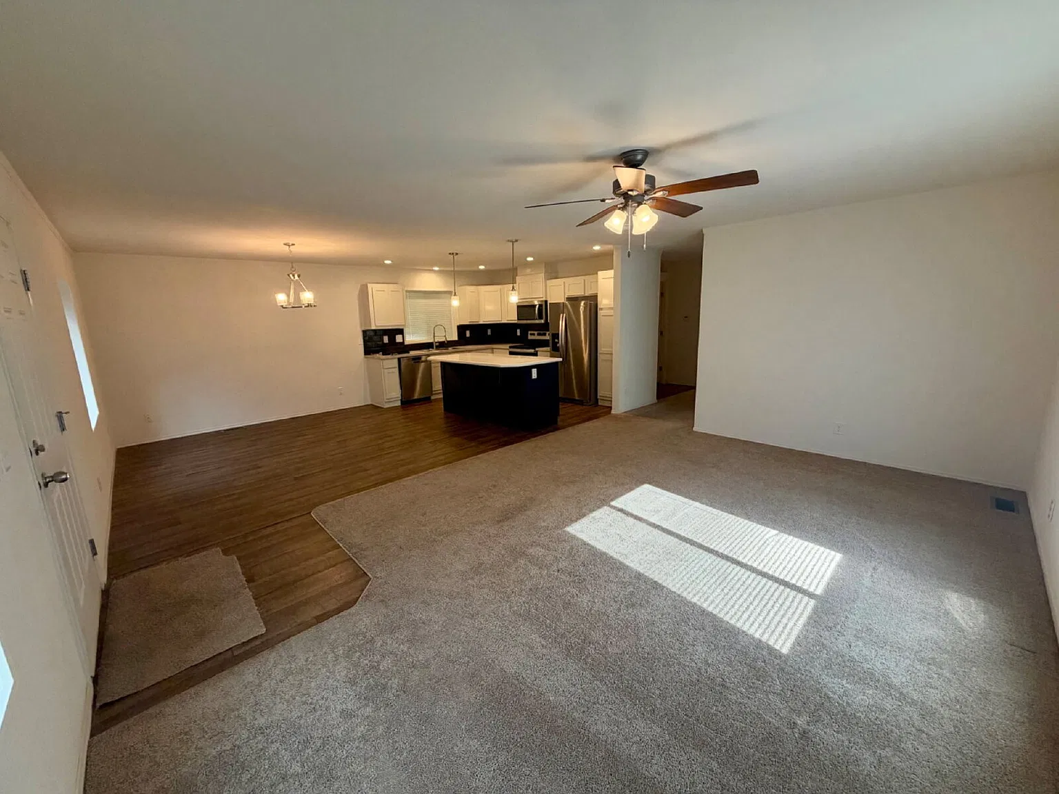 3 bed, 2.0 bath, 1404 sqft, $2,775 — Photo 2