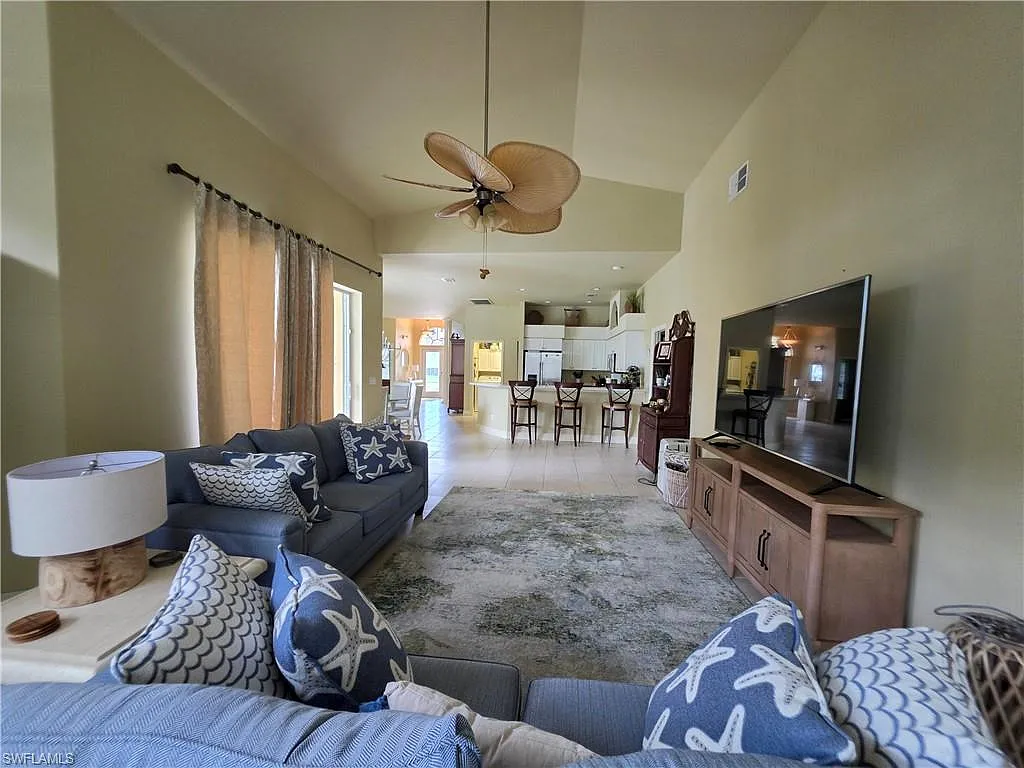 5 bed, 3.0 bath, 2766 sqft, $15,000 — Photo 4