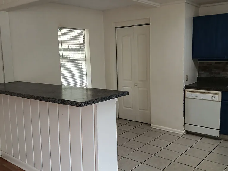 106 Cavalier Dr — Photo 5