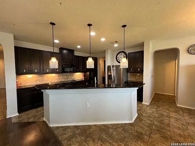 8 bed, 3.5 bath, 3498 sqft, $6,400 — Photo 3