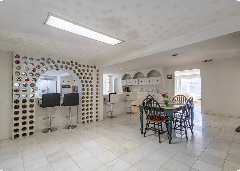 1st image of 85 Brownstone Rdg